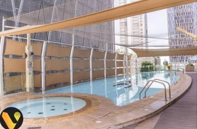 Vogue Damac Mall Street With Burj Khalifa View Dubai