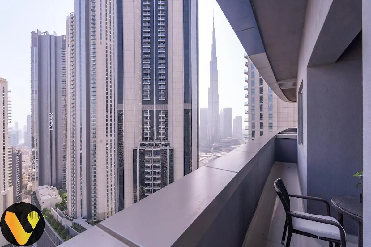 Vogue Damac Mall Street With Burj Khalifa View Dubai