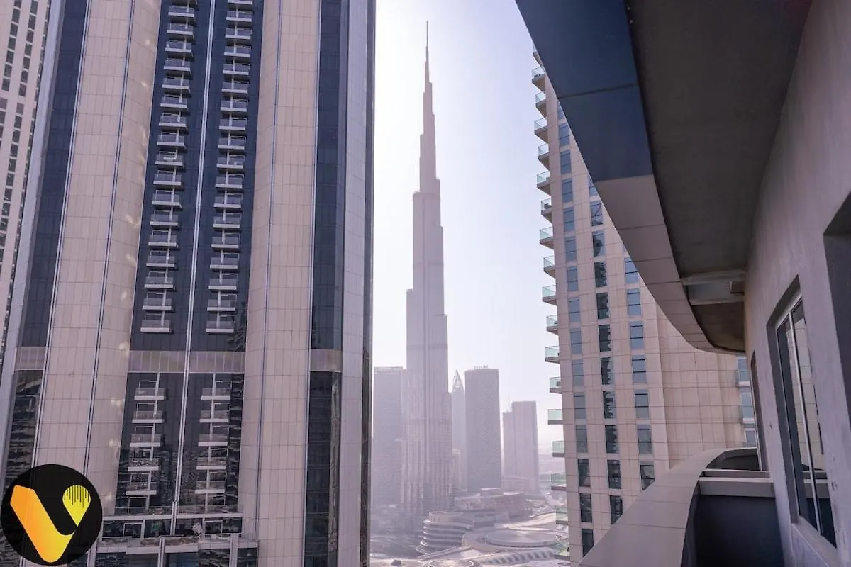 Vogue Damac Mall Street With Burj Khalifa View Dubai